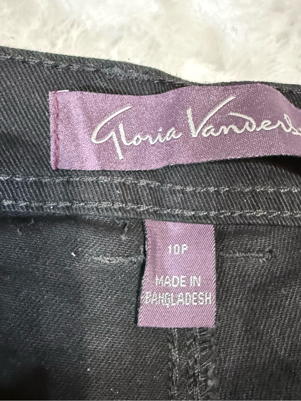 Gloria Vanderbilt Amanda Capris Black - Size 10Petite - NWT - Picture 6 of 15